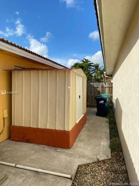 Recently Rented: $2,100 (4 beds, 2 baths, 1542 Square Feet)