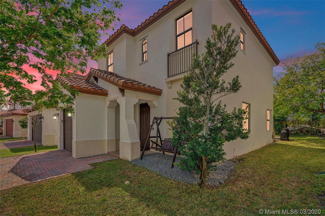 Недавно продано: $355,000 (3 спален, 2 ванн, 1752 Квадратных фут)