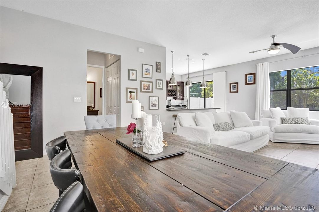 Недавно продано: $355,000 (3 спален, 2 ванн, 1752 Квадратных фут)