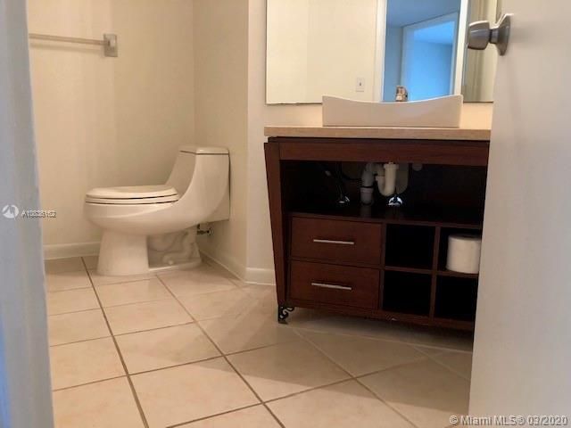 Recently Rented: $1,200 (2 beds, 2 baths, 886 Square Feet)