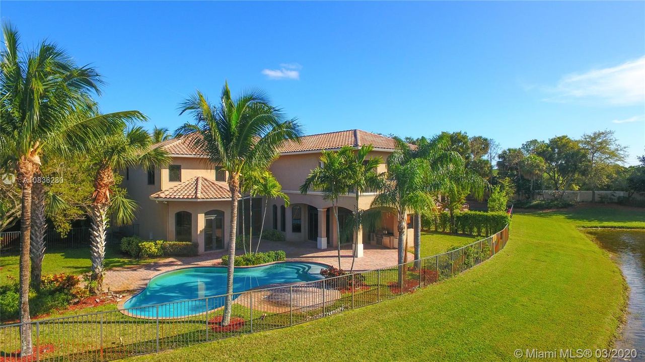 Vendido Recientemente: $1,200,000 (7 camas, 6 baños, 5781 Pies cuadrados)