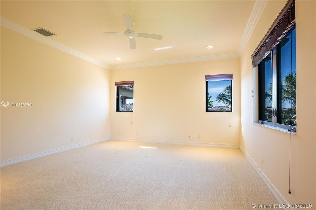 Vendido Recientemente: $1,200,000 (7 camas, 6 baños, 5781 Pies cuadrados)
