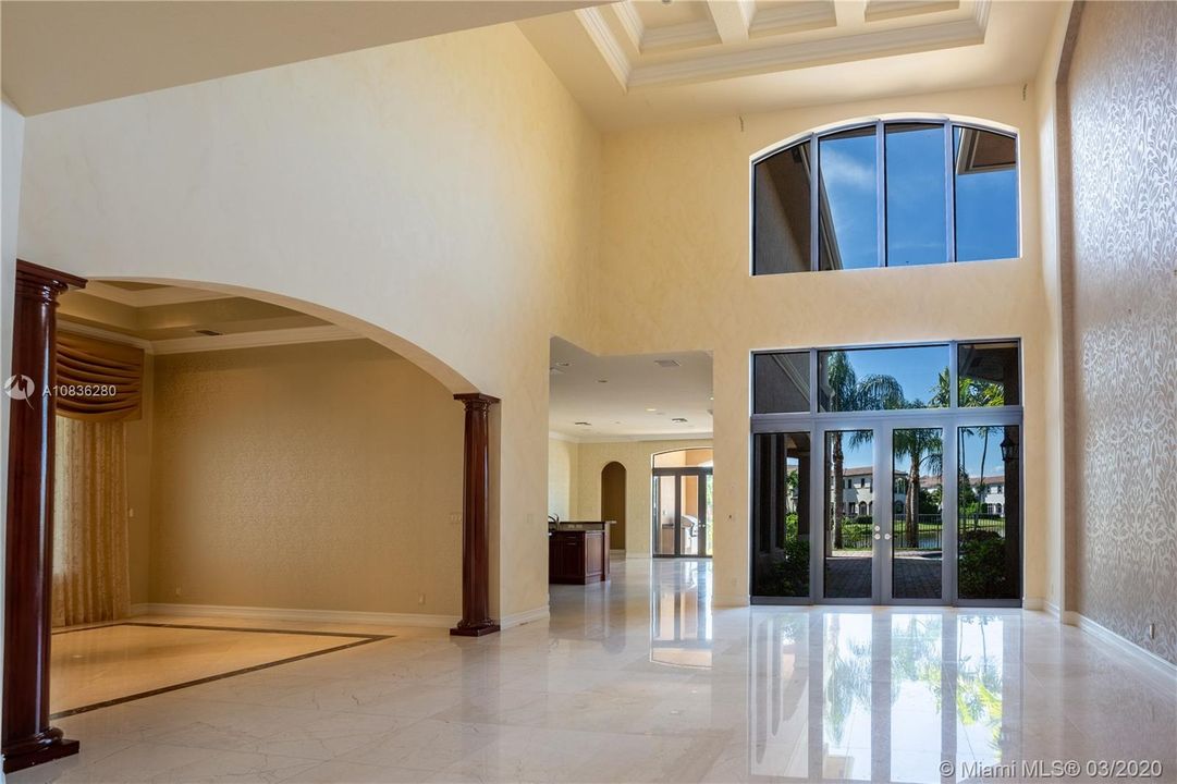Vendido Recientemente: $1,200,000 (7 camas, 6 baños, 5781 Pies cuadrados)