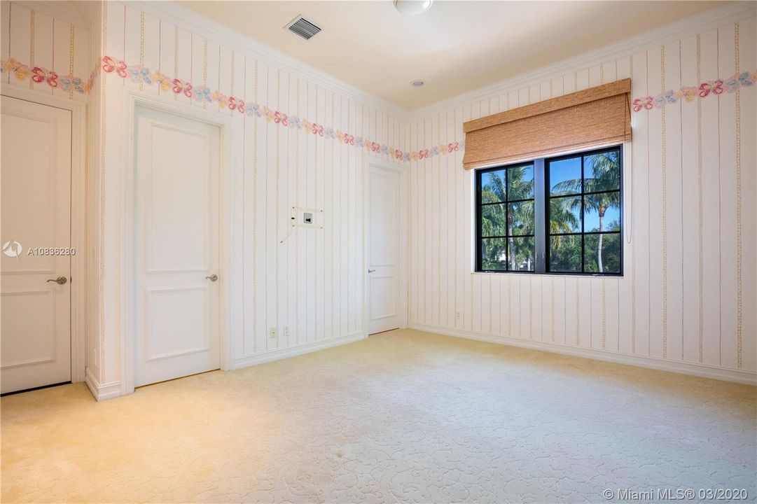 Vendido Recientemente: $1,200,000 (7 camas, 6 baños, 5781 Pies cuadrados)