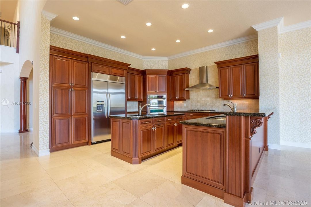 Vendido Recientemente: $1,200,000 (7 camas, 6 baños, 5781 Pies cuadrados)
