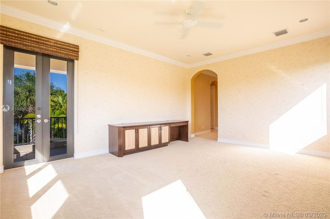 Vendido Recientemente: $1,200,000 (7 camas, 6 baños, 5781 Pies cuadrados)