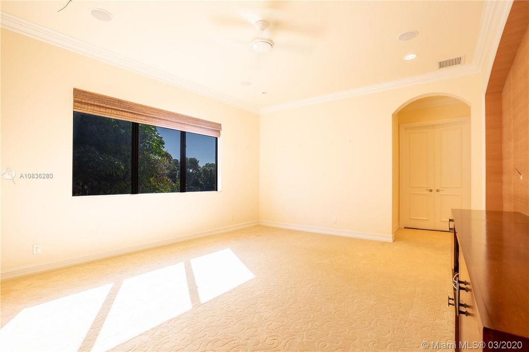 Vendido Recientemente: $1,200,000 (7 camas, 6 baños, 5781 Pies cuadrados)