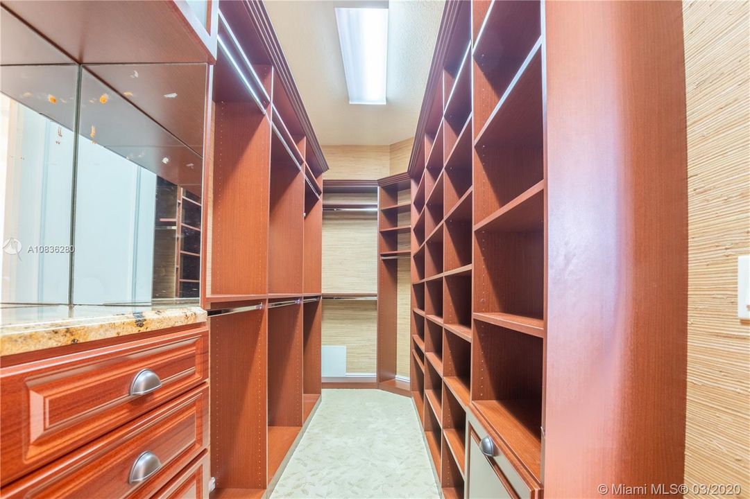 Vendido Recientemente: $1,200,000 (7 camas, 6 baños, 5781 Pies cuadrados)