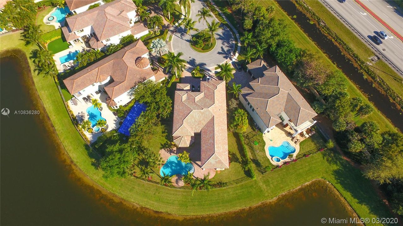 Vendido Recientemente: $1,200,000 (7 camas, 6 baños, 5781 Pies cuadrados)