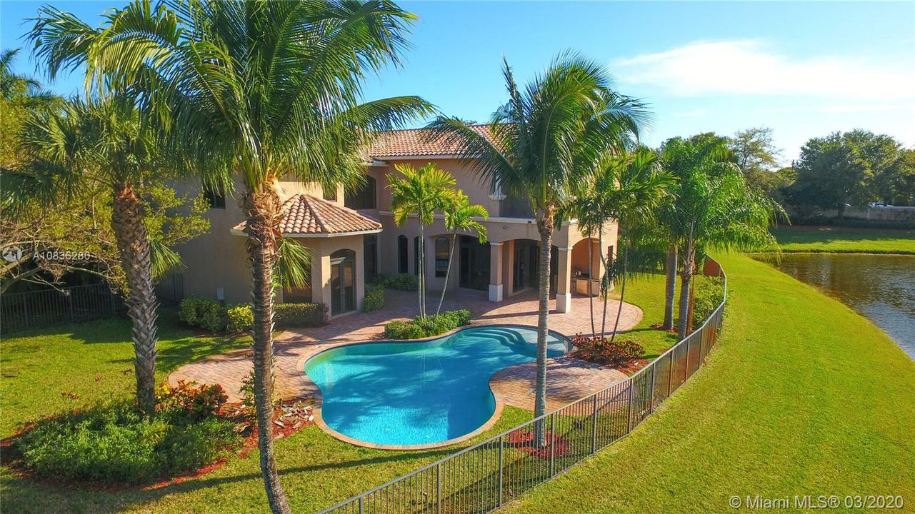 Vendido Recientemente: $1,200,000 (7 camas, 6 baños, 5781 Pies cuadrados)
