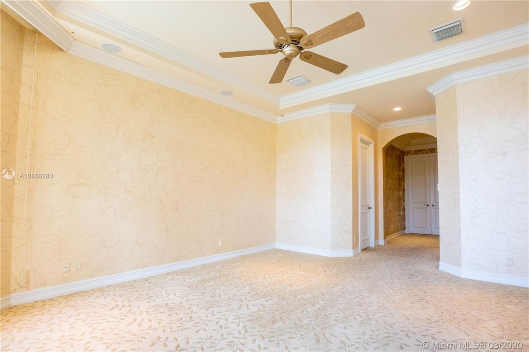 Vendido Recientemente: $1,200,000 (7 camas, 6 baños, 5781 Pies cuadrados)