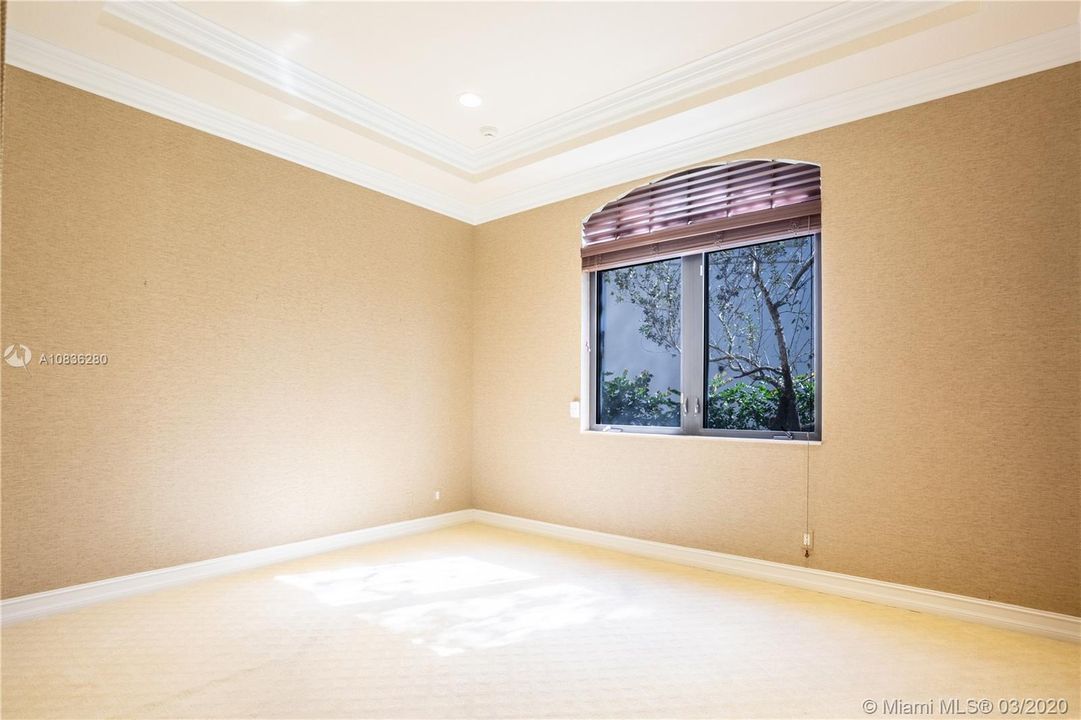 Vendido Recientemente: $1,200,000 (7 camas, 6 baños, 5781 Pies cuadrados)