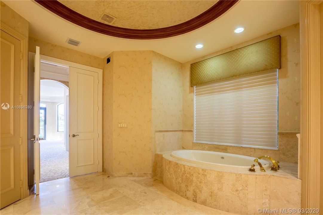 Vendido Recientemente: $1,200,000 (7 camas, 6 baños, 5781 Pies cuadrados)
