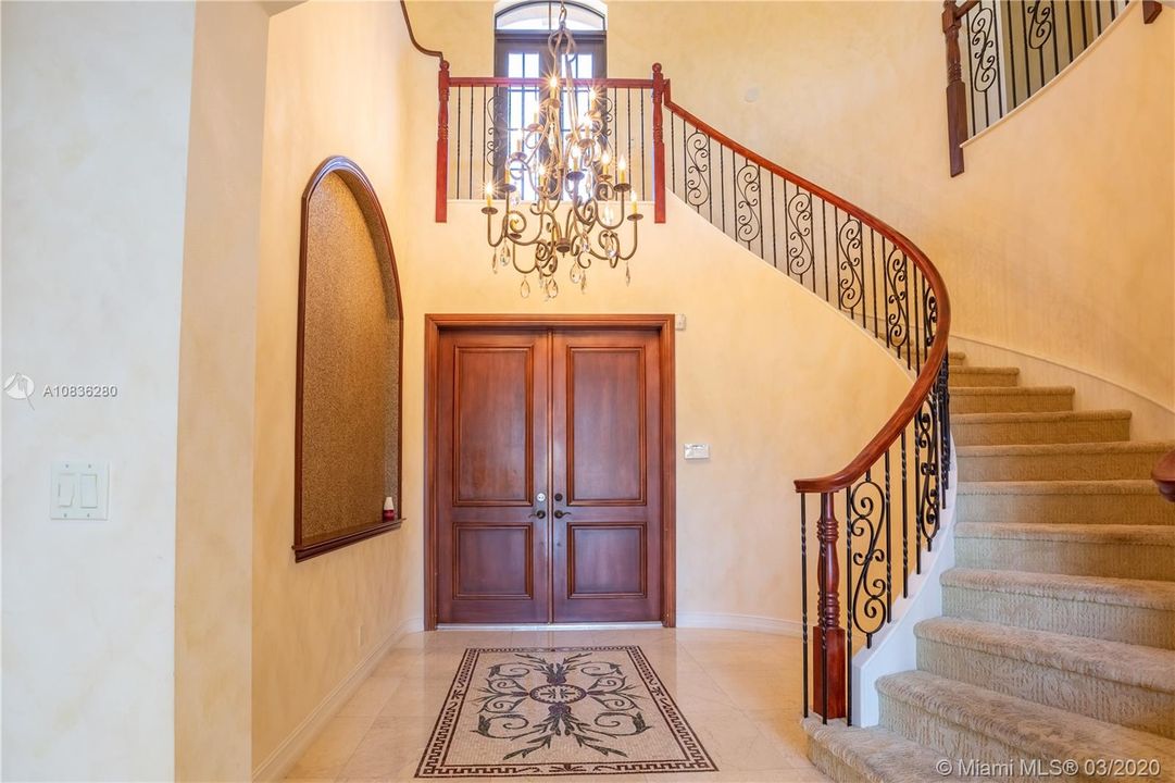 Vendido Recientemente: $1,200,000 (7 camas, 6 baños, 5781 Pies cuadrados)
