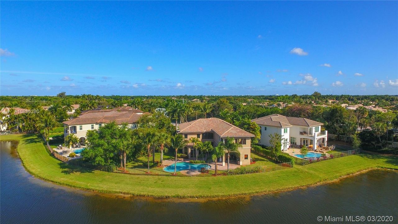 Vendido Recientemente: $1,200,000 (7 camas, 6 baños, 5781 Pies cuadrados)
