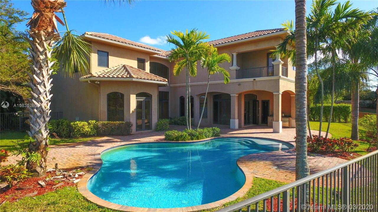 Vendido Recientemente: $1,200,000 (7 camas, 6 baños, 5781 Pies cuadrados)