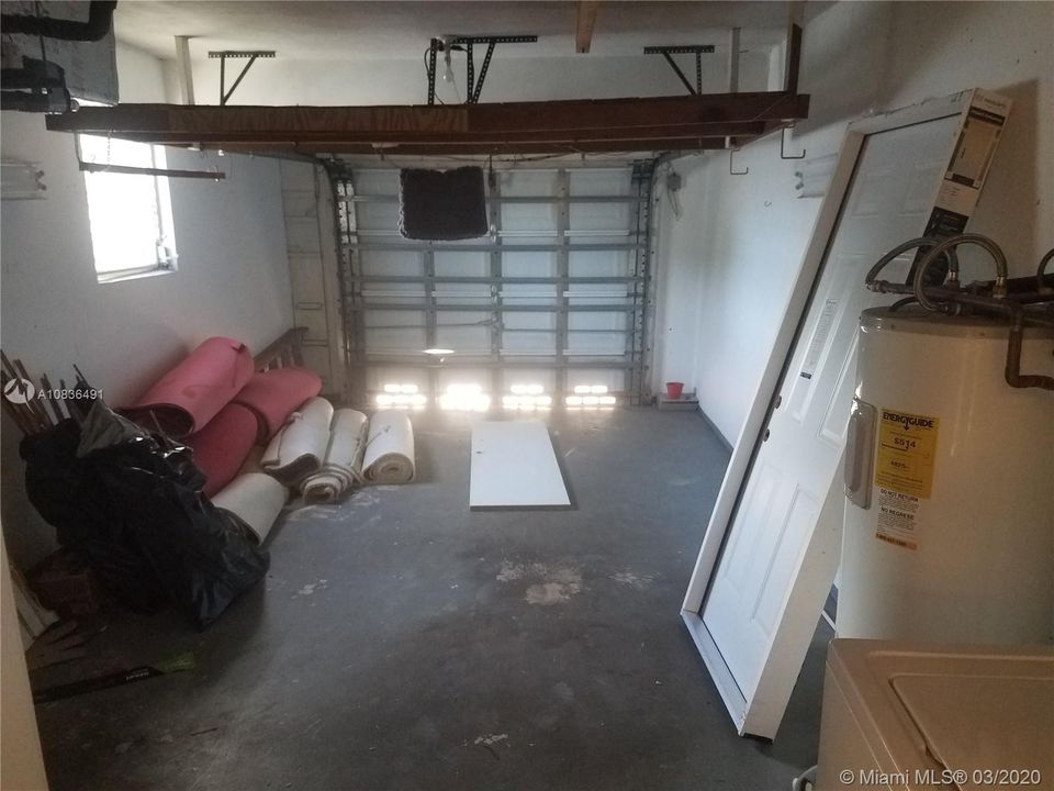 Recently Rented: $2,450 (3 beds, 2 baths, 2247 Square Feet)