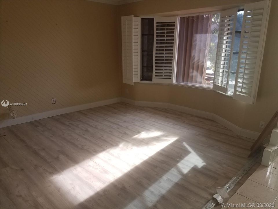 Recently Rented: $2,450 (3 beds, 2 baths, 2247 Square Feet)