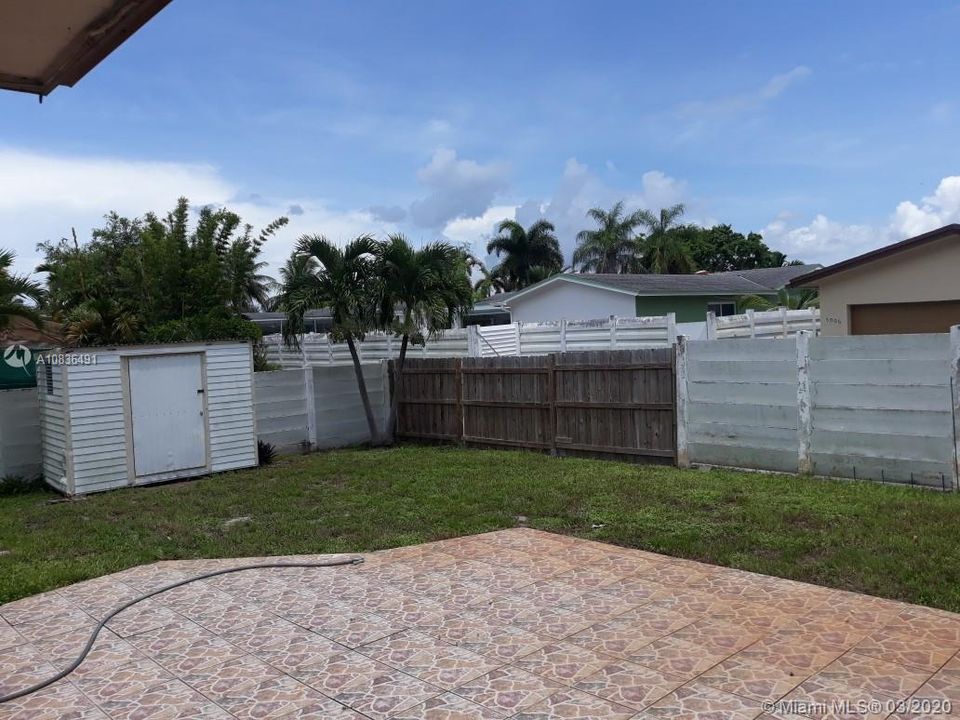 Recently Rented: $2,450 (3 beds, 2 baths, 2247 Square Feet)