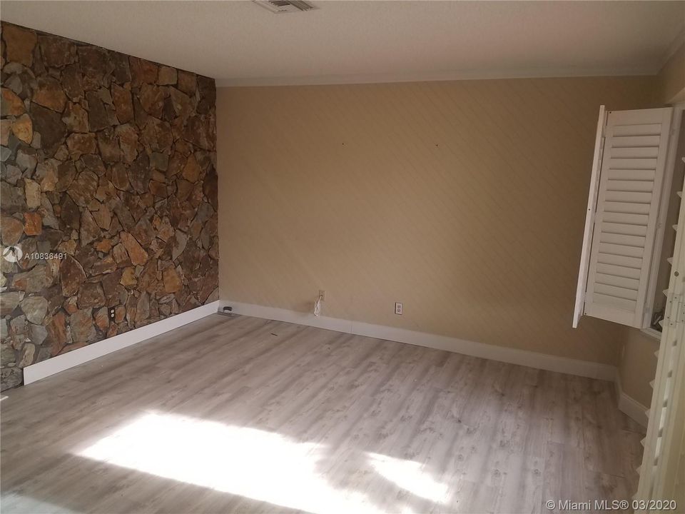 Recently Rented: $2,450 (3 beds, 2 baths, 2247 Square Feet)