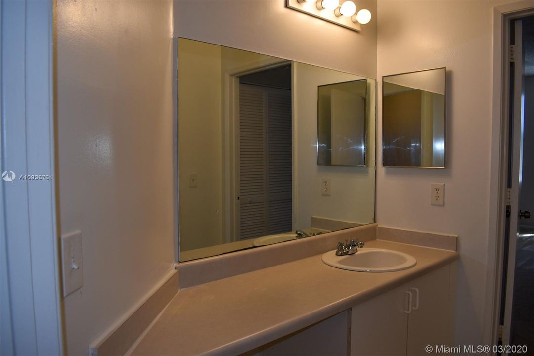 Недавно арендовано: $1,400 (2 спален, 2 ванн, 1183 Квадратных фут)