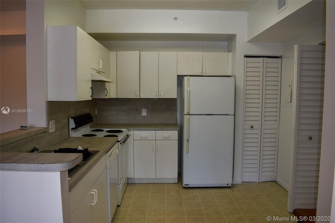 Недавно арендовано: $1,400 (2 спален, 2 ванн, 1183 Квадратных фут)