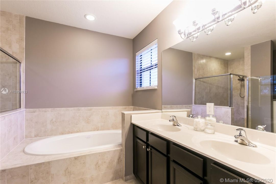 Recently Rented: $3,000 (3 beds, 2 baths, 1835 Square Feet)