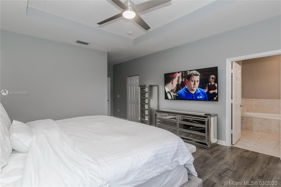 Recently Rented: $3,000 (3 beds, 2 baths, 1835 Square Feet)