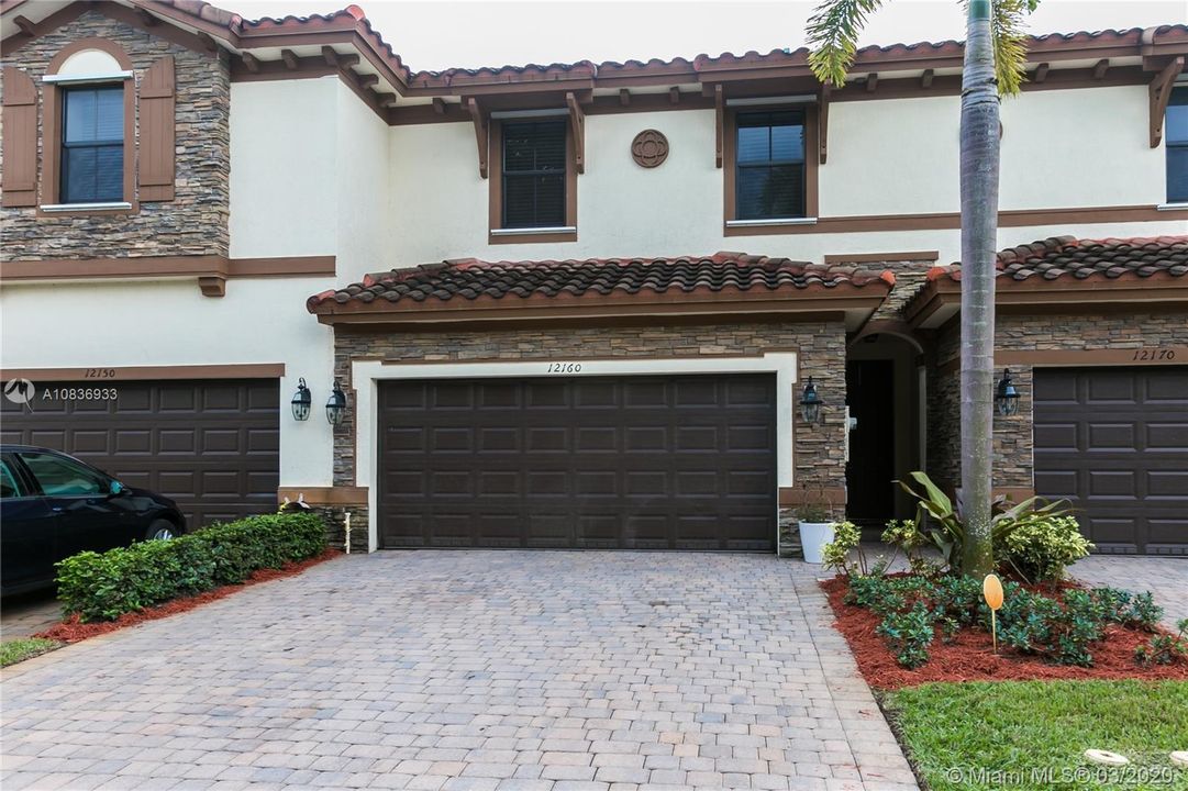 Recently Rented: $3,000 (3 beds, 2 baths, 1835 Square Feet)