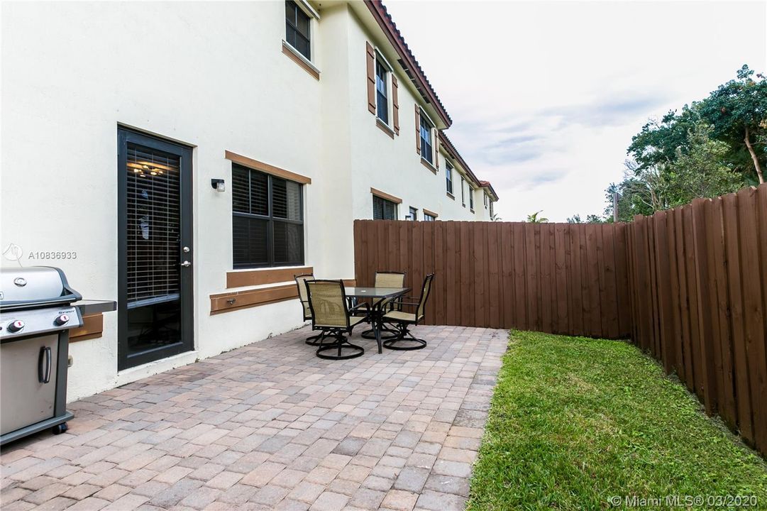 Recently Rented: $3,000 (3 beds, 2 baths, 1835 Square Feet)