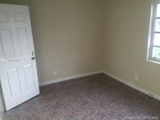 Recently Rented: $1,300 (3 beds, 1 baths, 0 Square Feet)