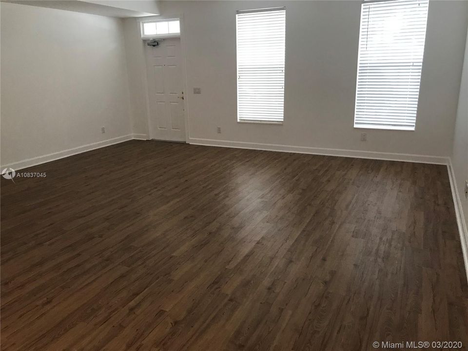 Recently Rented: $2,200 (3 beds, 2 baths, 1611 Square Feet)