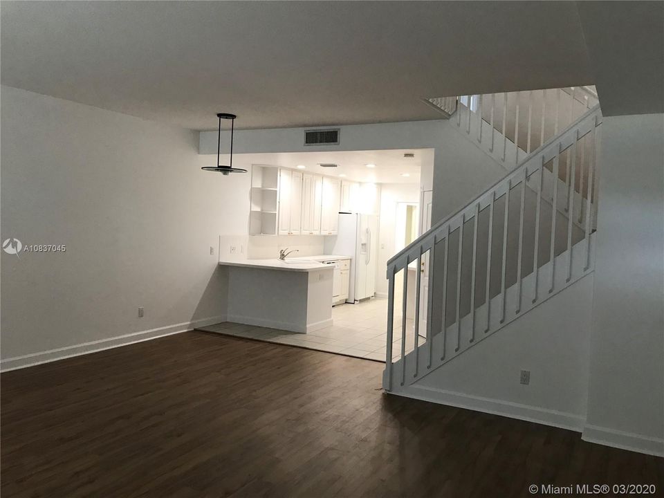 Recently Rented: $2,200 (3 beds, 2 baths, 1611 Square Feet)