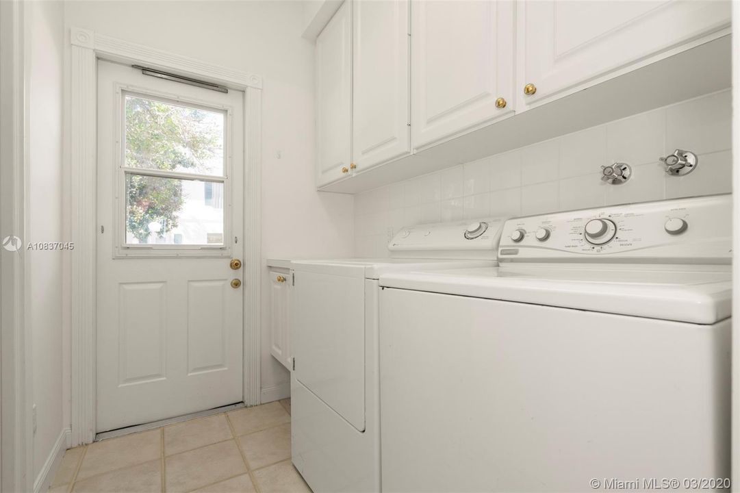 Recently Rented: $2,200 (3 beds, 2 baths, 1611 Square Feet)