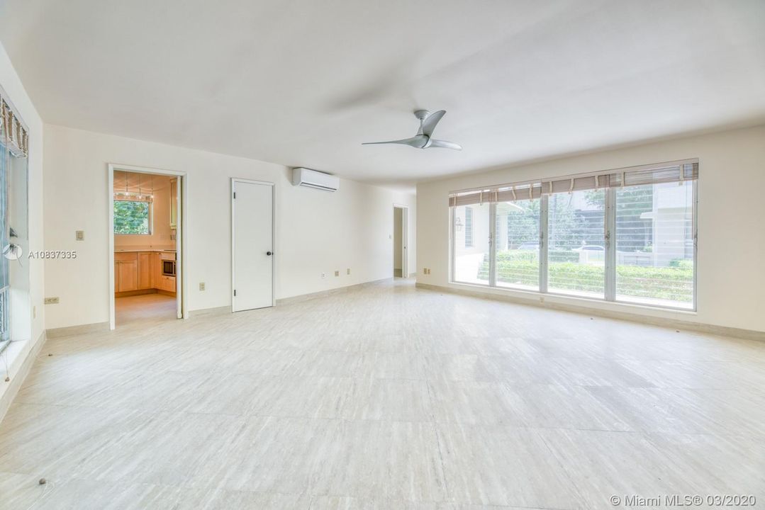 Vendido Recientemente: $339,900 (2 camas, 2 baños, 1182 Pies cuadrados)