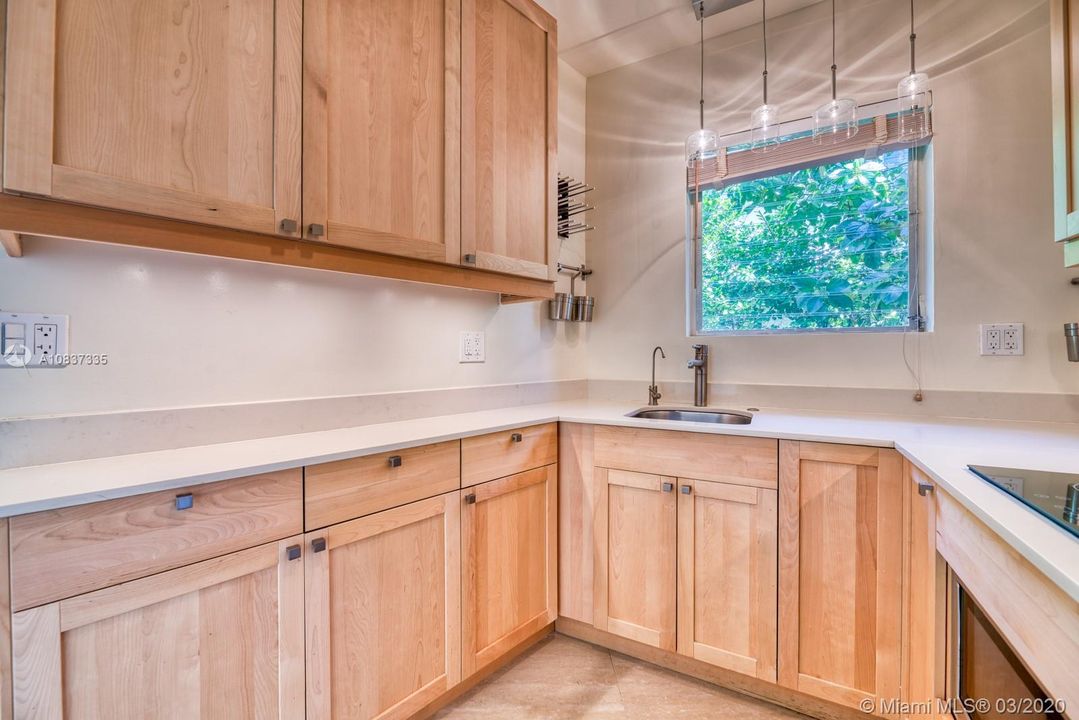 Vendido Recientemente: $339,900 (2 camas, 2 baños, 1182 Pies cuadrados)