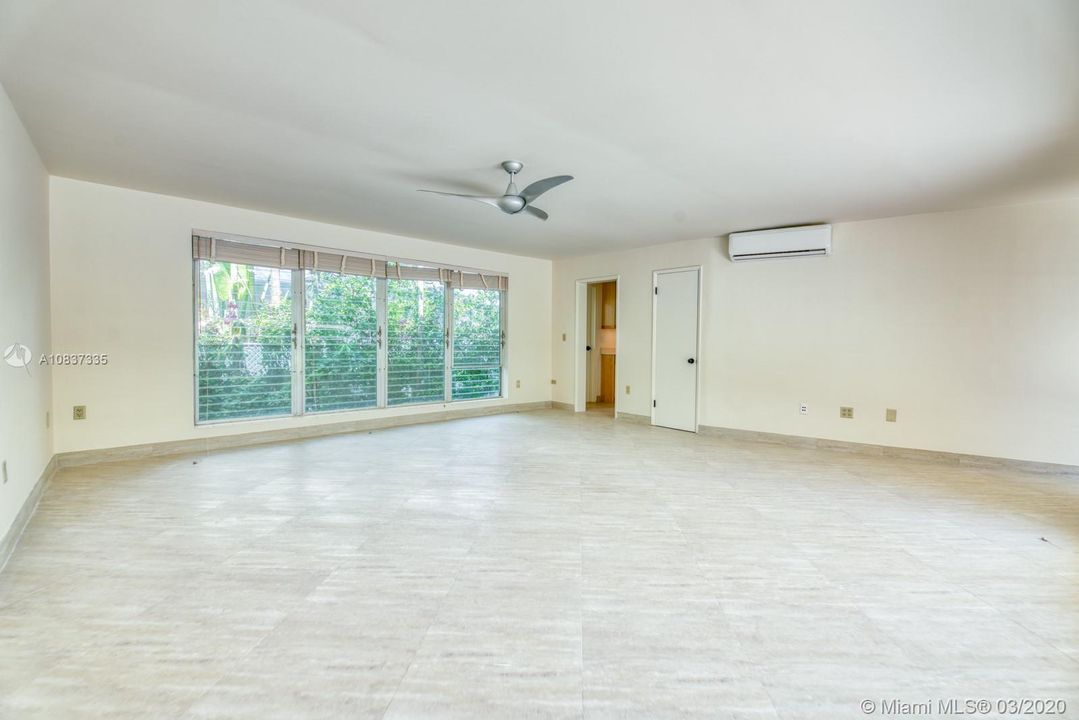 Vendido Recientemente: $339,900 (2 camas, 2 baños, 1182 Pies cuadrados)