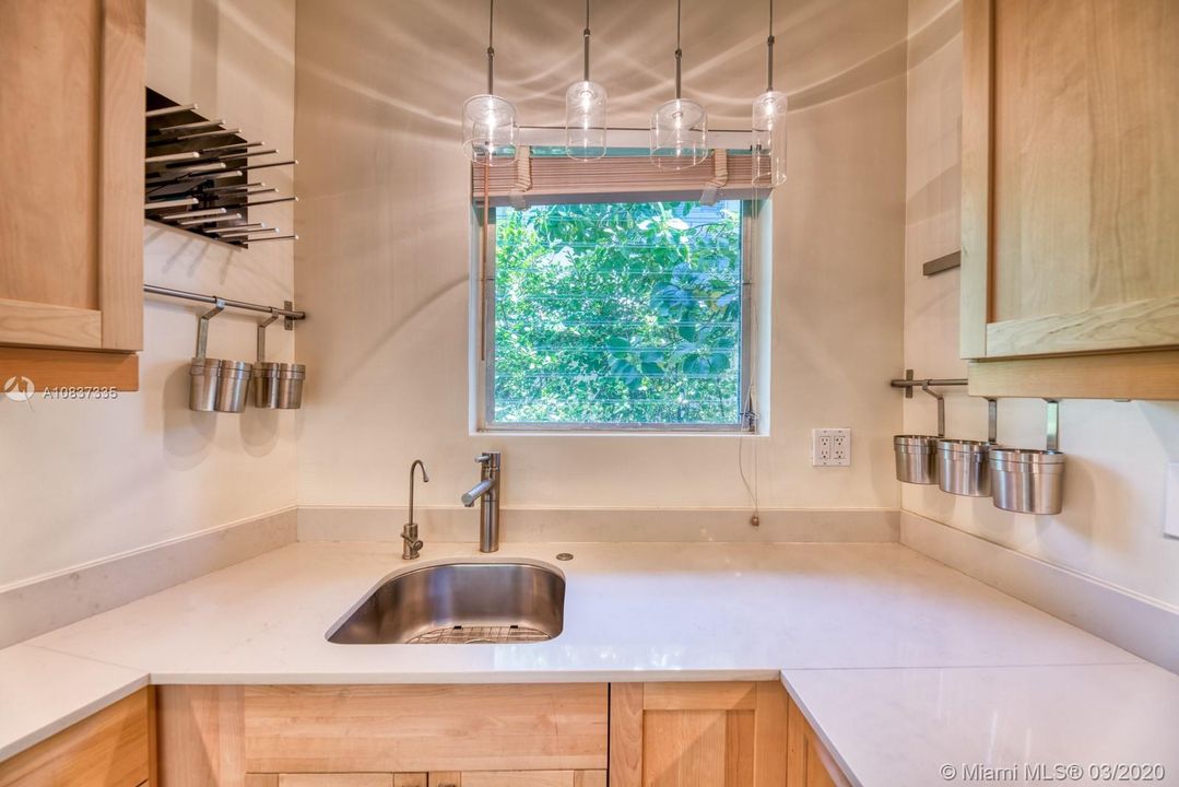 Vendido Recientemente: $339,900 (2 camas, 2 baños, 1182 Pies cuadrados)