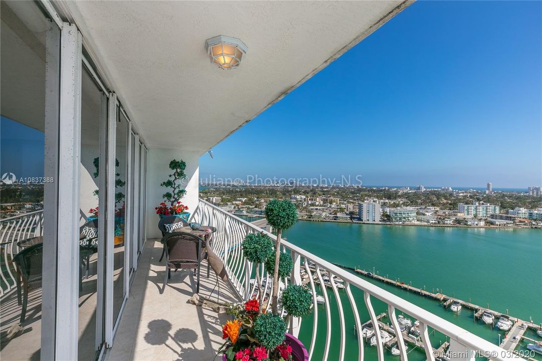 Vendido Recientemente: $320,000 (2 camas, 2 baños, 1030 Pies cuadrados)