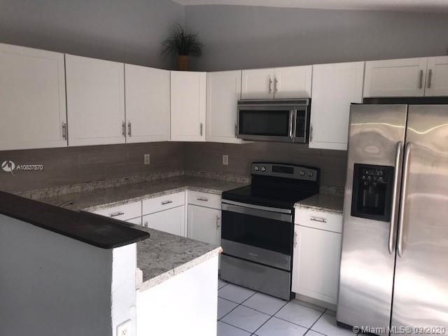 Recently Rented: $1,550 (2 beds, 2 baths, 861 Square Feet)