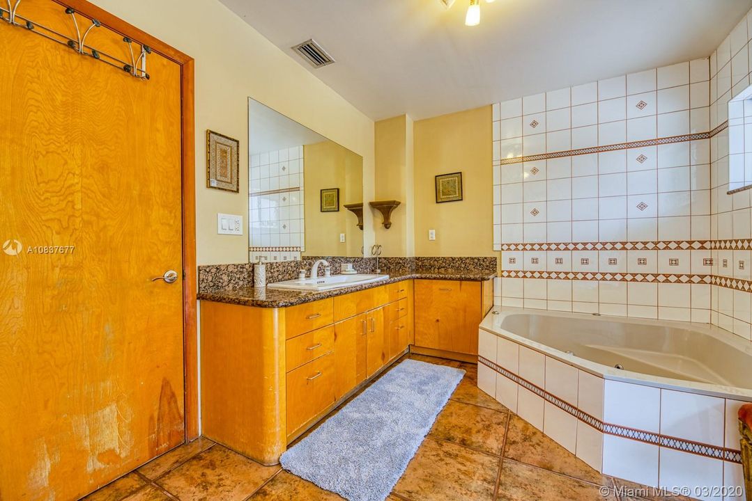 Recientemente alquilado: $7,200 (4 camas, 4 baños, 5151 Pies cuadrados)
