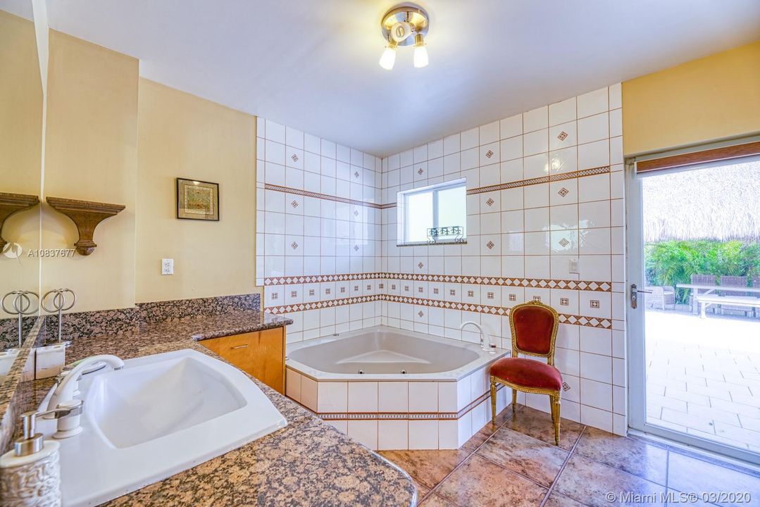 Recientemente alquilado: $7,200 (4 camas, 4 baños, 5151 Pies cuadrados)