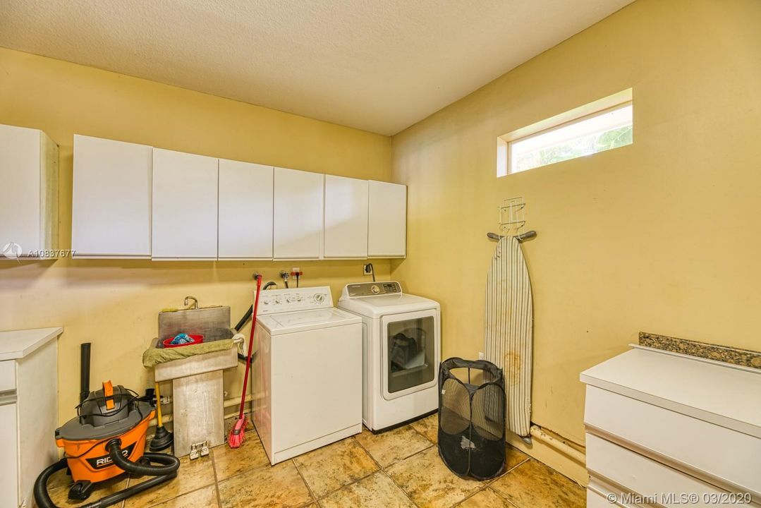 Recientemente alquilado: $7,200 (4 camas, 4 baños, 5151 Pies cuadrados)