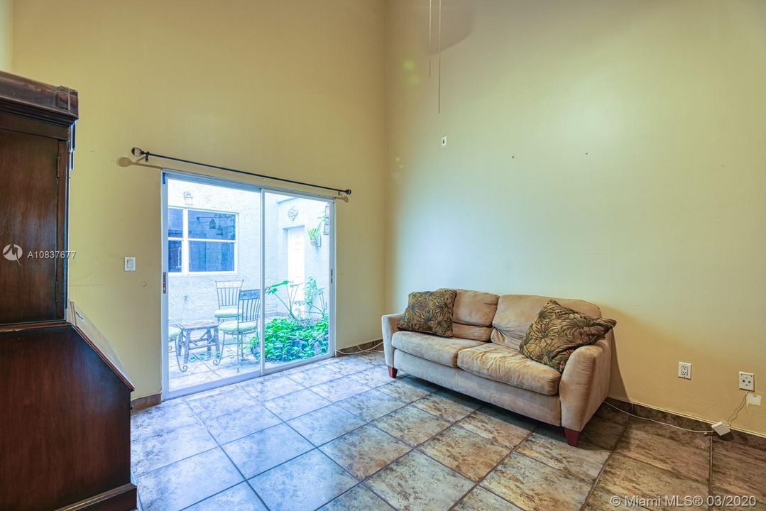 Recientemente alquilado: $7,200 (4 camas, 4 baños, 5151 Pies cuadrados)