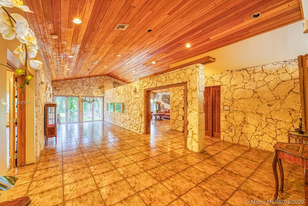 Recientemente alquilado: $7,200 (4 camas, 4 baños, 5151 Pies cuadrados)