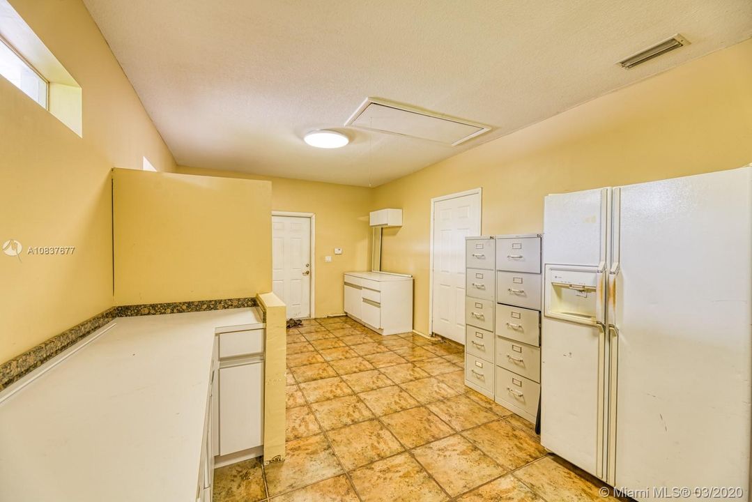 Recientemente alquilado: $7,200 (4 camas, 4 baños, 5151 Pies cuadrados)