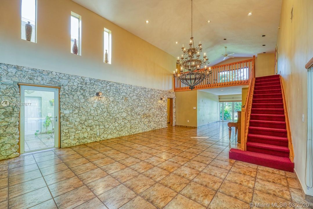 Recientemente alquilado: $7,200 (4 camas, 4 baños, 5151 Pies cuadrados)