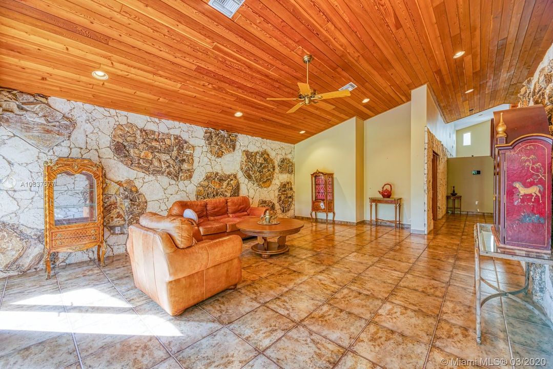 Recientemente alquilado: $7,200 (4 camas, 4 baños, 5151 Pies cuadrados)
