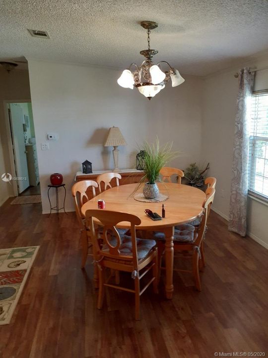 Recently Sold: $139,000 (3 beds, 2 baths, 1568 Square Feet)
