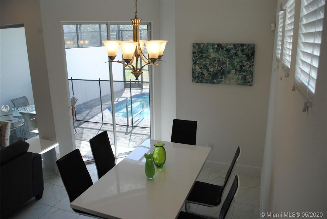 Recently Rented: $2,100 (5 beds, 4 baths, 2504 Square Feet)
